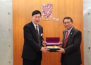Prof. Rocky Tuan (right), Vice-Chancellor of CUHK, presents souvenir to Prof. Li Pei Lin, Vice President of CASS